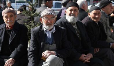 Emeklilikte yaş değişiyor mu? İşte dillendirilmeye başlanan formül