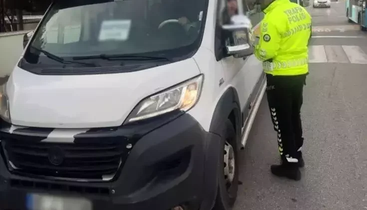 Manisa’da Okul Servislerine Yönelik Denetim: 5 Araca Ceza, 1 Araç Trafikten Men Edildi
