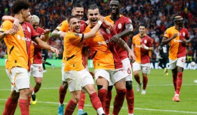İngiliz devleri Galatasaray’ın yıldızı için sıraya girdi