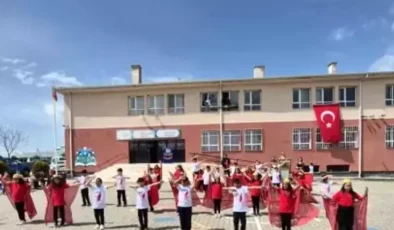 Kırşehir’de Öğrenciler, 2025’te Vefat Eden Sanatçıları Andı