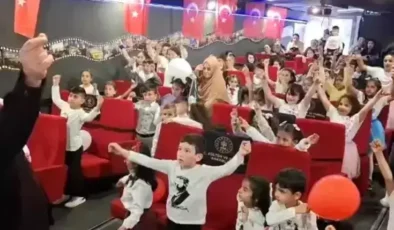 Tunceli’de Öğrenciler Gezen Sinema ile Eğlendi